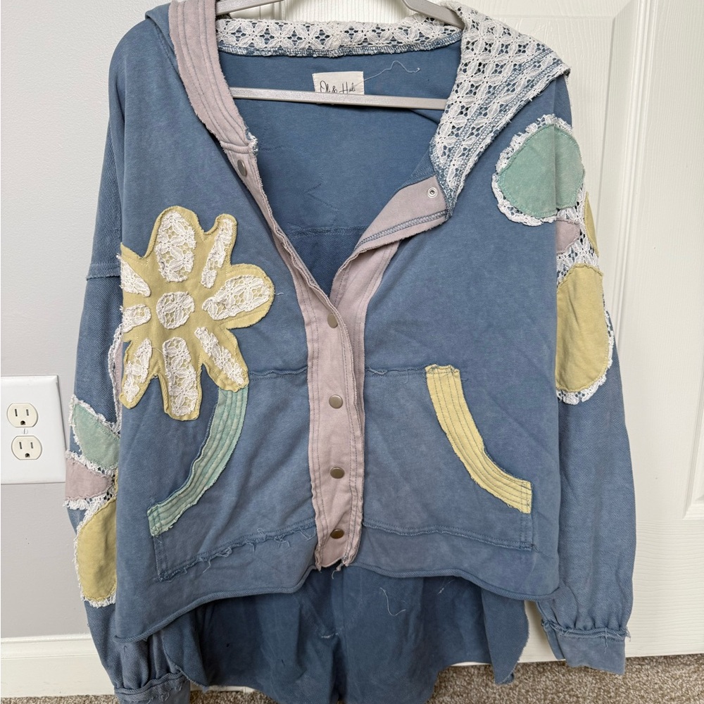 Oli & Hali Blue and Cream Lace Detail Top